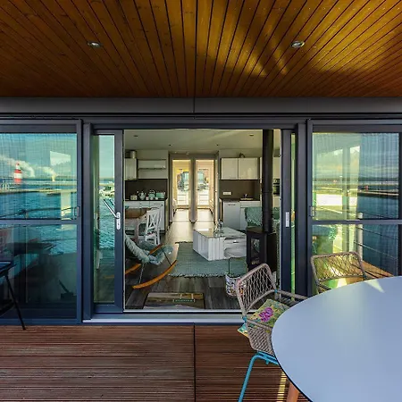 Floatinghouse Paradise Semesterbostad