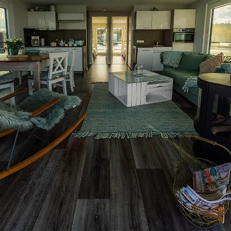Floatinghouse Paradise Semesterbostad *