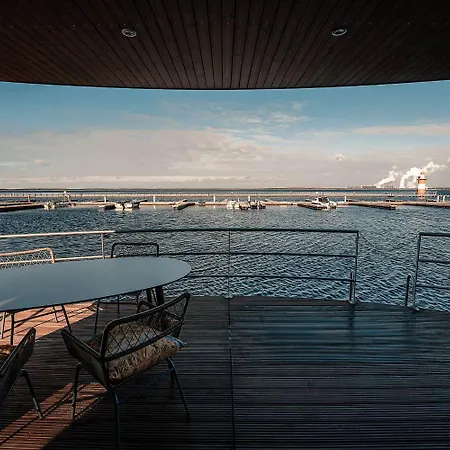 Floatinghouse Paradise Semesterbostad